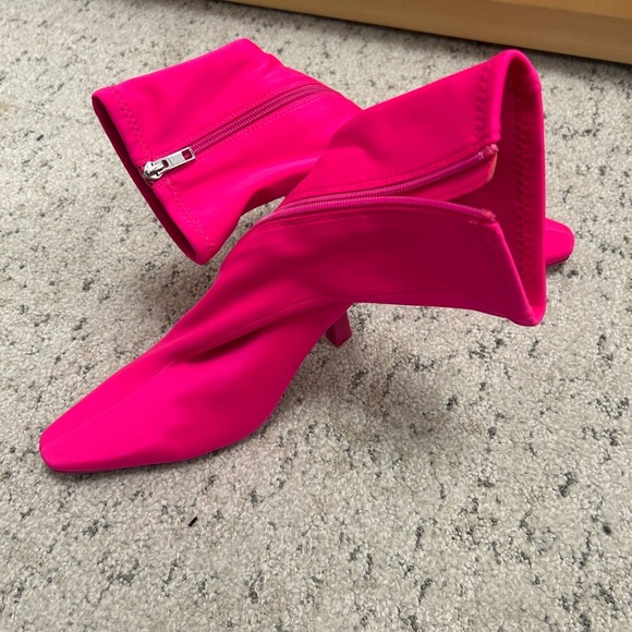Steve Madden NEW 6.5 “Vakay” Pink Heeled socked Boots Stiletto Minimalist Design - Picture 7 of 16